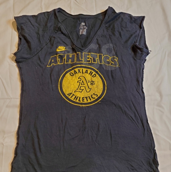 Nike Athletics Shirt - Picture 1 of 5